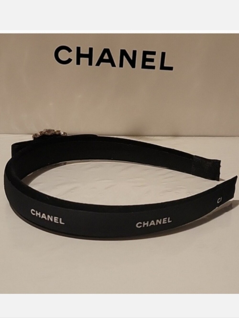 CHANEL Black Ribbon - Picture 4 of 7